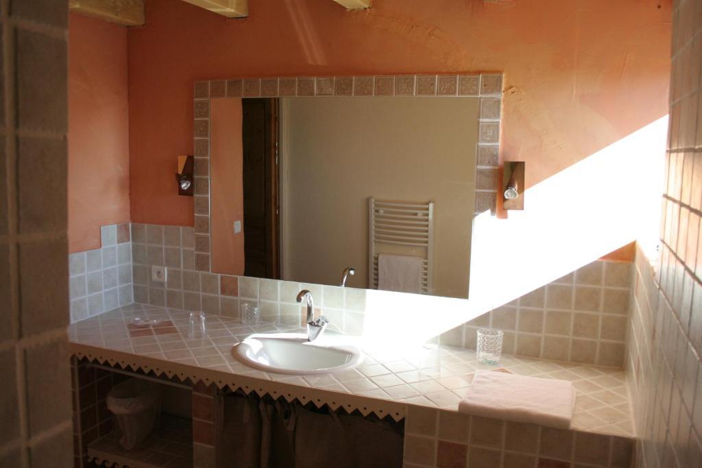 Chambres D'Hotes La Cime Beaujolaise Poule-les-Echarmeaux Room photo